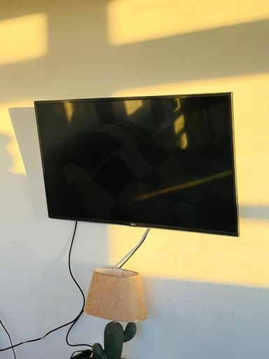 Television, The Budget White House Nuwaraelliya, Nuwara Eliya
