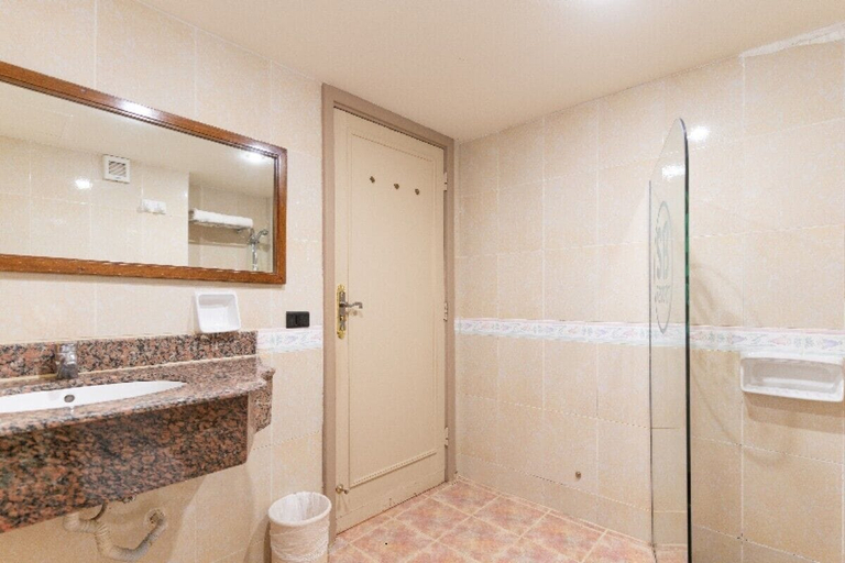 Bathroom 2, Shoni Bay Resort, Marsa 'Alam