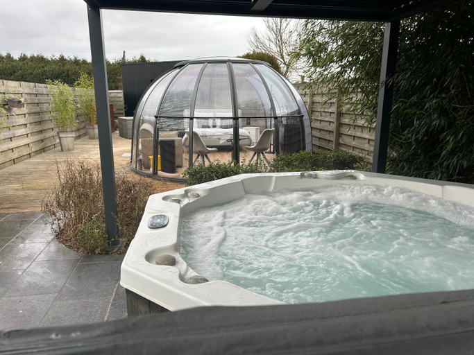 Sport & Beauty 3, Bulle du puits avec jacuzzi et sauna privatif, Hainaut
