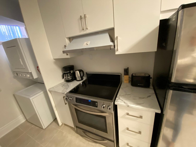 Others 5, Yorkmills and Bayview !A Spacious and Modern Private Bdr with Shared Bathroom, Toronto