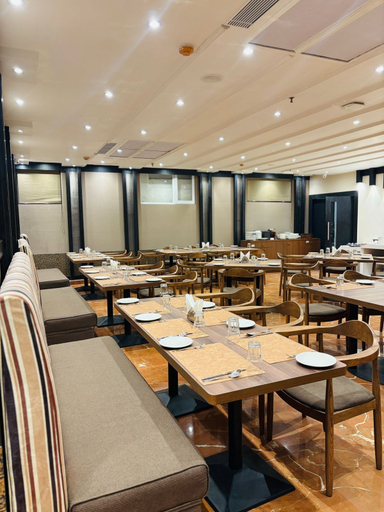 Dining 2, Hotel Imperial Plaza Asansol, Barddhaman