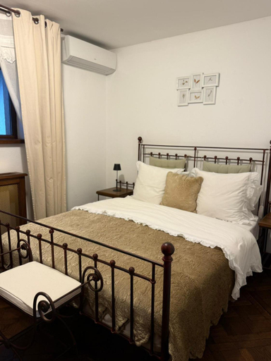 Bedroom 5, Domeniul Dragasi, Prundeni