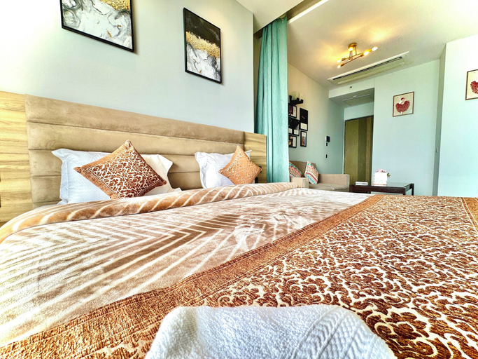 Room 4, Mulberry Homes Supernova, Gautam Buddha Nagar