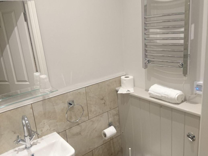 Bathroom 3, The Milford Arms, London