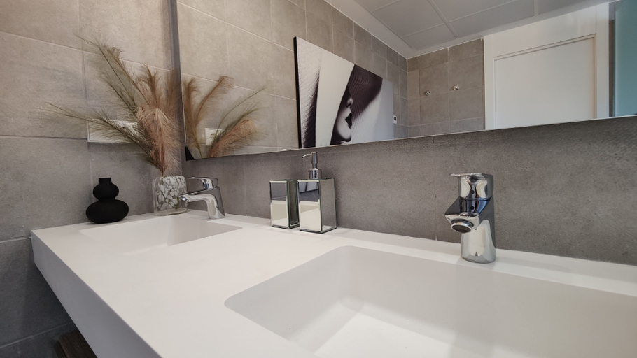 Bathroom 4, Allonbay Apartments, Alicante