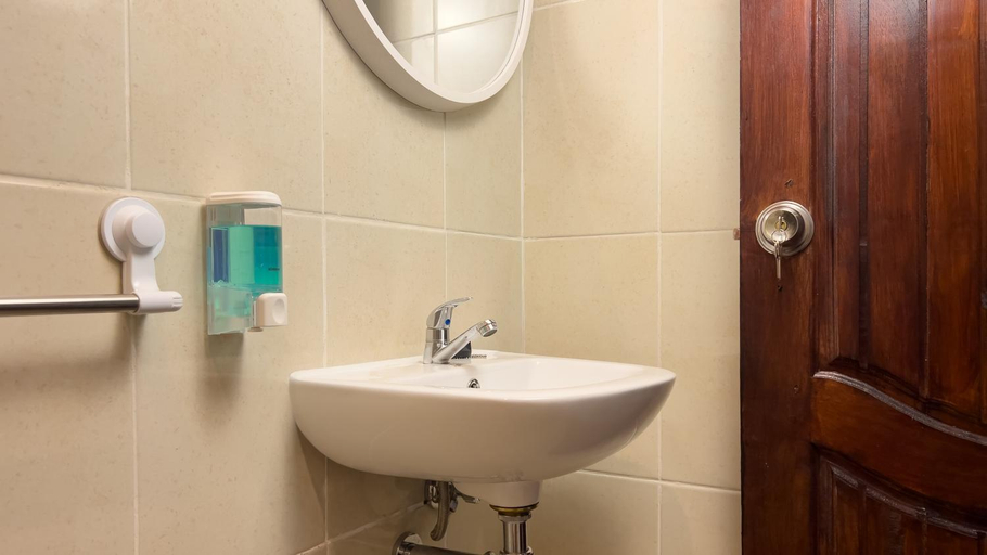 Bathroom 3, Sumatra Cheeky Monkeys Villa, Trekking and Tours, Langkat