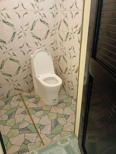 Bathroom 3, Thornton's Sea View Cafe & Guesthouse, Siquijor