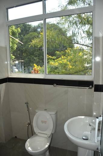 Bathroom, Paramata Hotel Pallekele, Kundasale