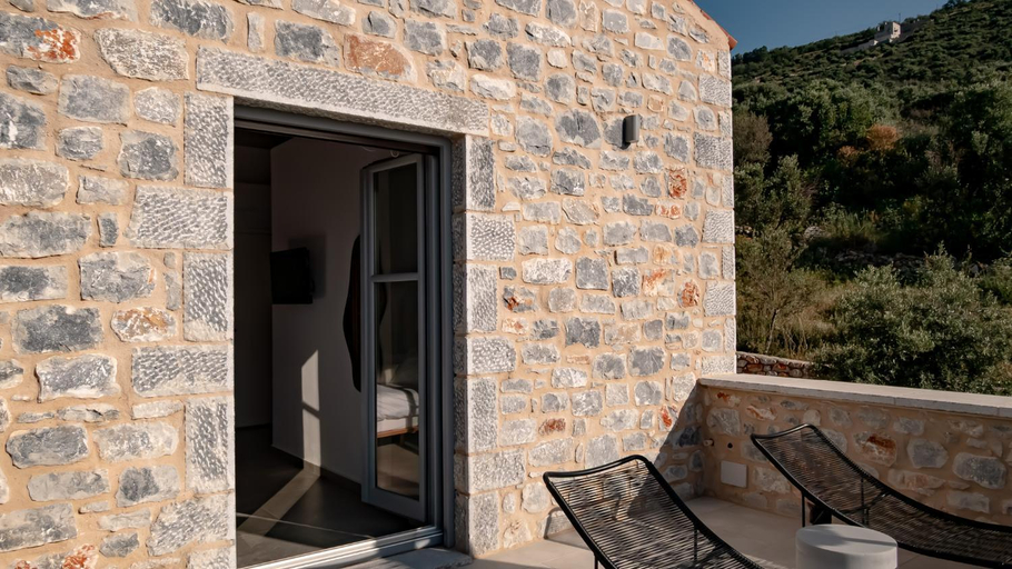 Others 5, Eleonas Limeni, Peloponnese