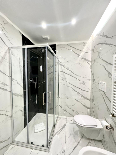 Bathroom 2, Oltremare Luxury Suites, Bari