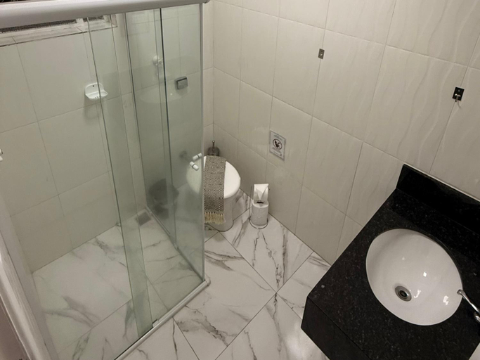 Bathroom 3, Golden Garden Hostel, Ubatuba