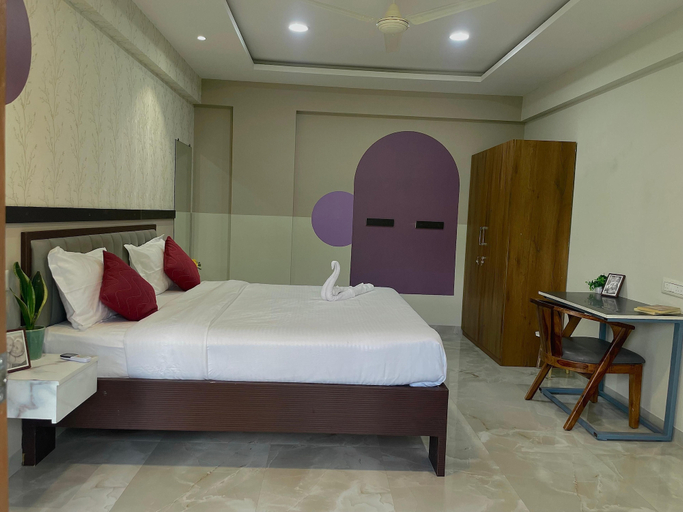 Room 5, C SUITES 1248 Breda, Pune