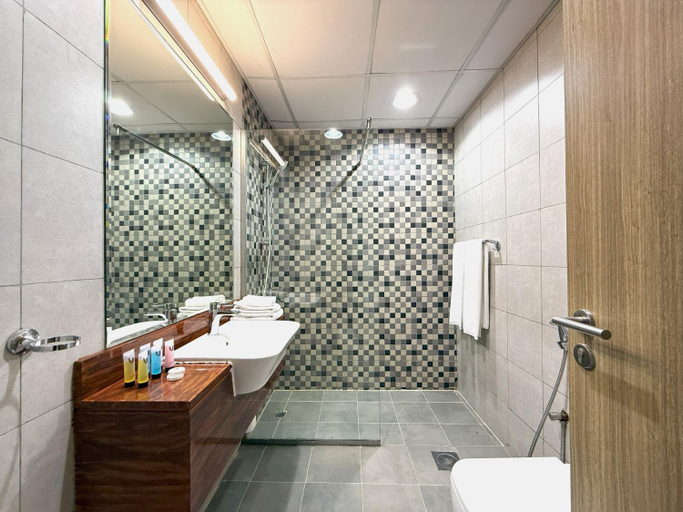 Bathroom 2, Trinity Holiday Homes - Spacious Modern Living 1BR & 2BR Unique Apartment, Dubai