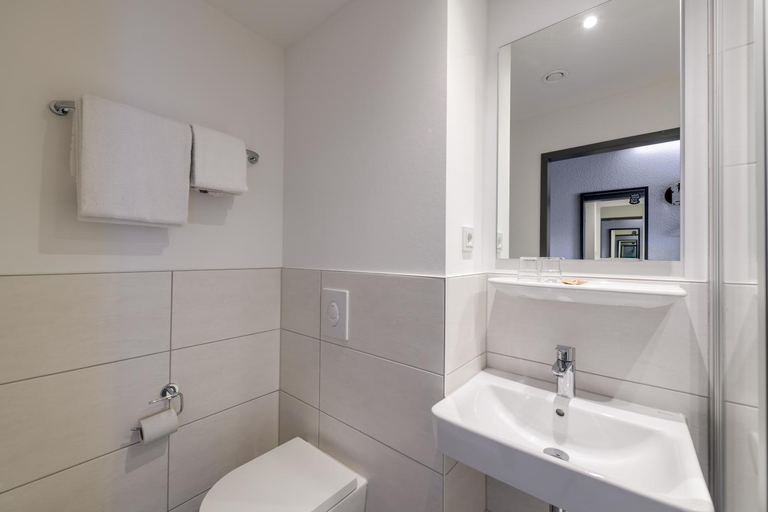 Bathroom 3, Felix Hotel Darmstadt, Darmstadt