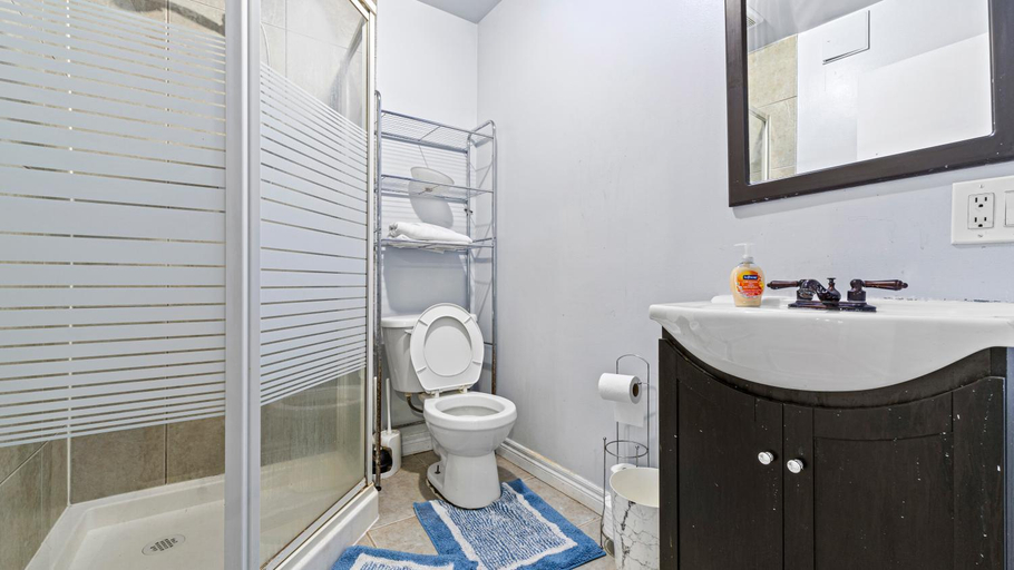 Bathroom 3, Family Home Near Toronto, Game Room, Backyard, Parking, Self-Checkin, Durham
