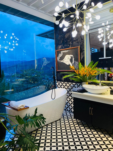 Bathroom, Nacasoo hill, Lâm Hà