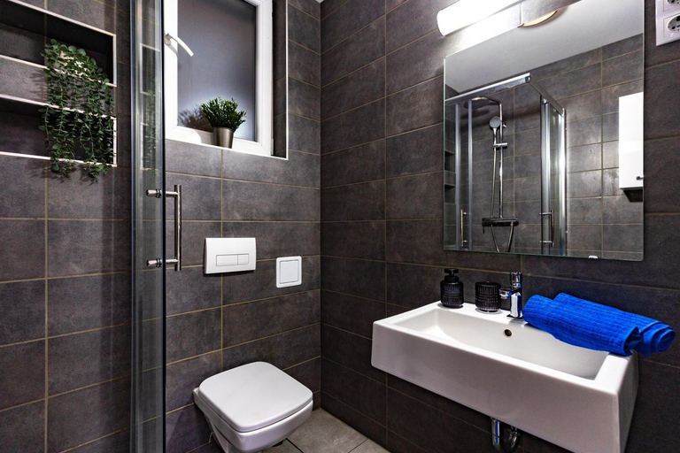 Bathroom 2, A59 Apartments, Budapesti