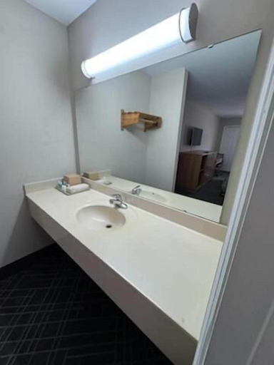 Bathroom 5, Southern Lodge 601, Orangeburg