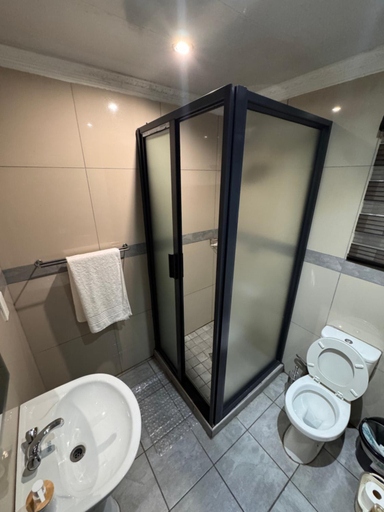 Bathroom 2, President Guest Lodge, Vhembe