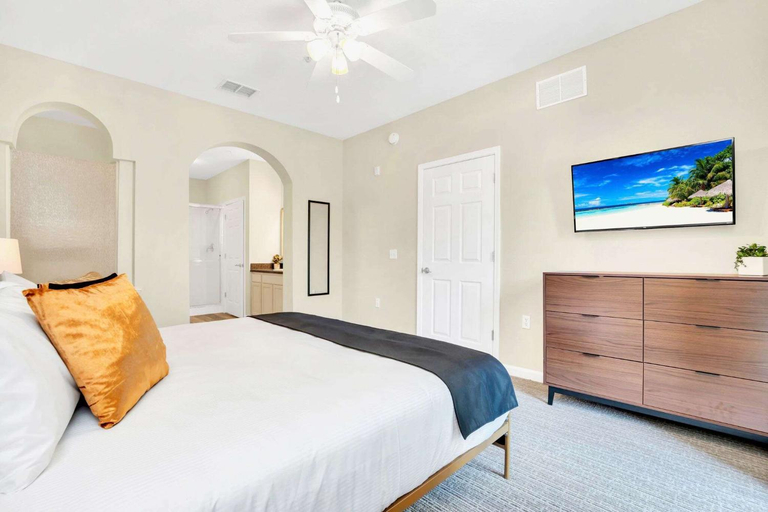 5, 2BR Condo - Pool & Games - Near Disney, Orange