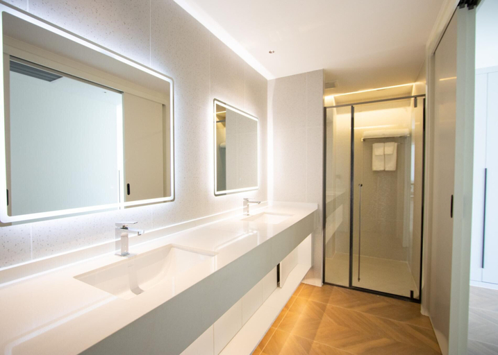 Bathroom 5, 189/267 3BR Beachfront Pool View, Phuket Island