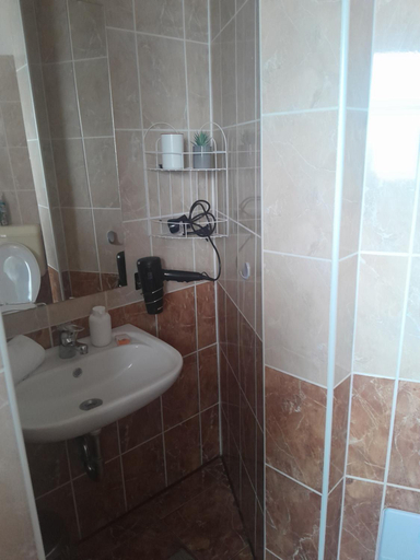 Bathroom, Holiday Apartman, Csepreg
