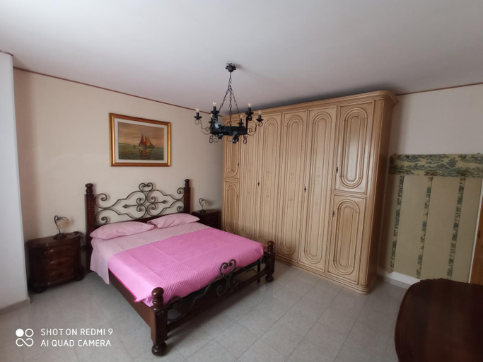 Bedroom 1, Interstellar, L'Aquila