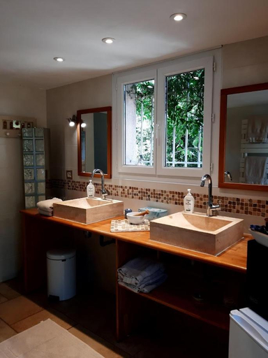 Bathroom, Chambres d'hotes au temps des cerises, Var