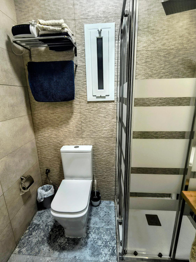 Bathroom, AEROPUERTO BARCELONA -Mi colibri, Barcelona