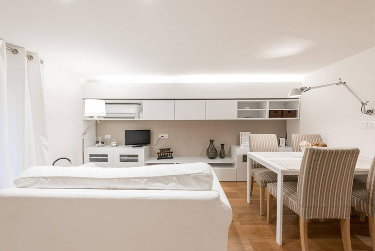 Others 4, Artist Loft House, Bari