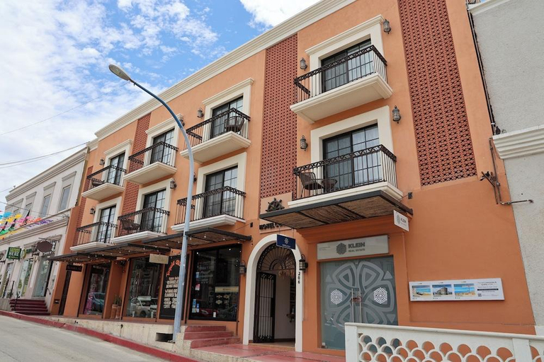 Exterior & Views