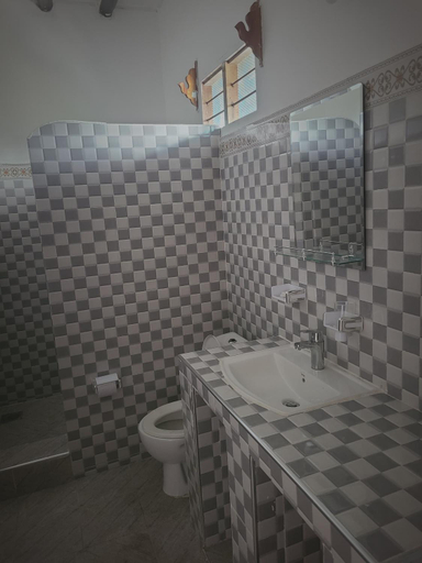 Bathroom, Sweet Home, Kaskazini 'B'