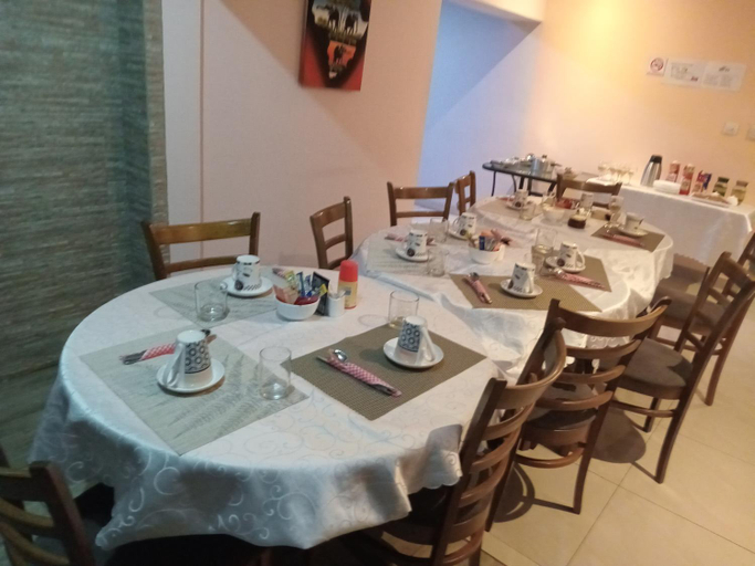 Food & Drinks, Top Stay Inn, Chobe