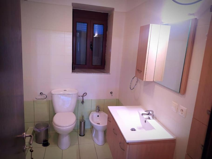 Bathroom, GEORGE's VILLA, Gjirokastrës