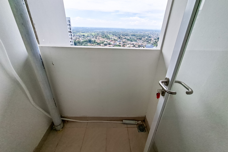 Facility 5, Comfortable and Warm Studio Room at Cisauk Point Apartment by Travelio, Tangerang