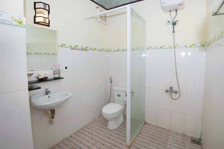 Bathroom 3, Bougain Villeas Homestay, Da Nang