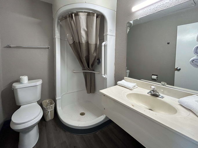 Bathroom 5, Studio 6 Lubbock, Tx, Lubbock