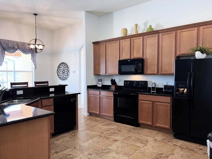 Private kitchen 4, Lakeside 5 Bed Pool Spa And Game Room 5 Bedroom Home, Polk
