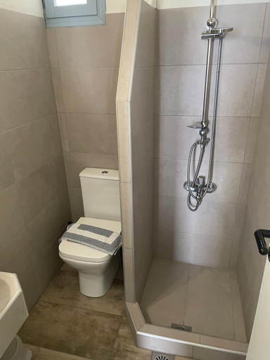 Bathroom 2, Giant Woman, Crete