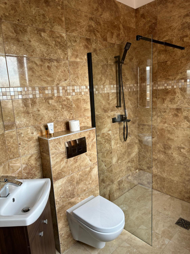 Bathroom 2, Villa Speranza Koscielna Droga 12, Legionowo