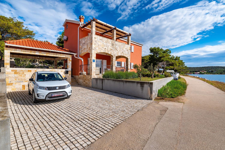 Exterior view 2, Golubinka Apartments, Sali