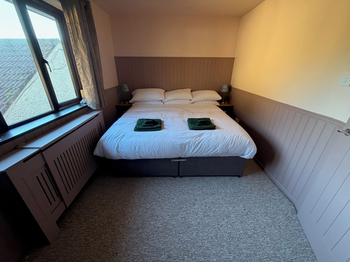 Room 4, Croydon Lodge, Somerset