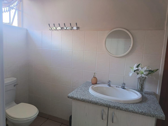 Bathroom 2, Isabel's B & B, West Rand