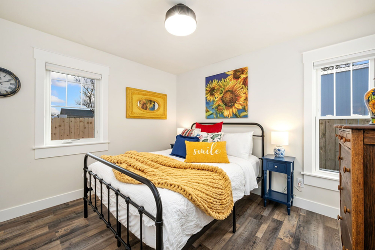 Room 5, City Park Bungalow Pet Friendly w/ Dog Run, Larimer