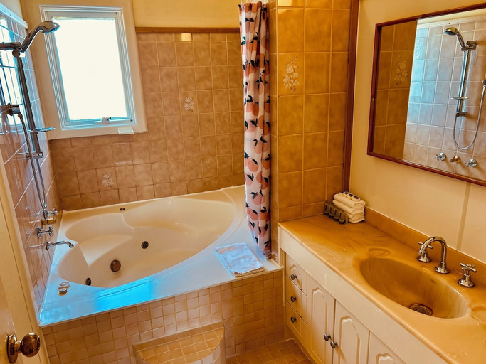 Bathroom, Point Lonsdale Guest House, Queenscliffe