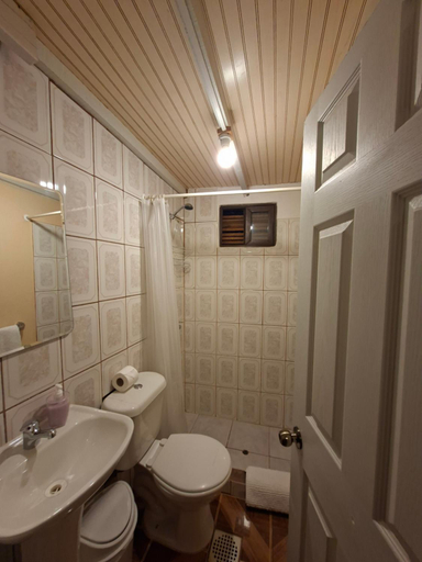 Bathroom, Hostal Purilackti, El Loa