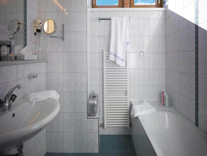 Bathroom 3, Landgasthof Bogner 4 Sterne Hotel, Innsbruck Land