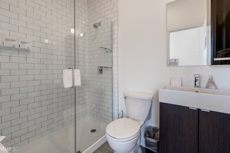 Bathroom 5, Chicago Third Floor Studio by 747 Lofts, Cook