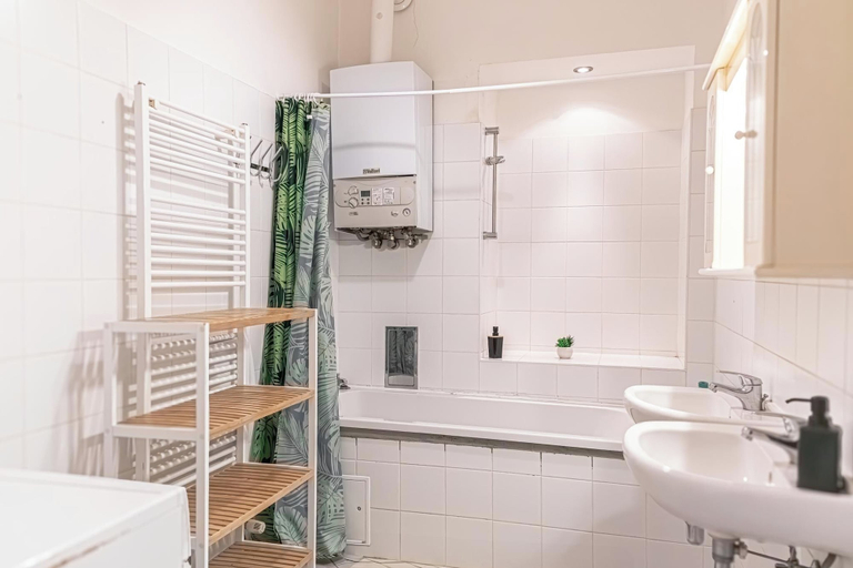 Shared bathroom 3, Cozy Rooms Perfect for Extended Stays, Wien
