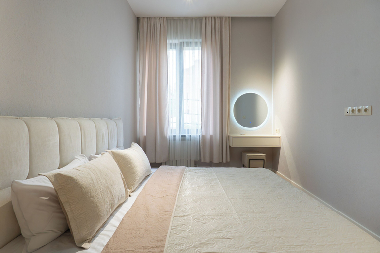 Room 4, Boutique 2BR Flat near Rustaveli MS, Tbilisi